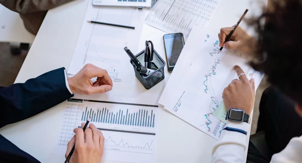Optimization Methods to Make Effective Decisions in Business
